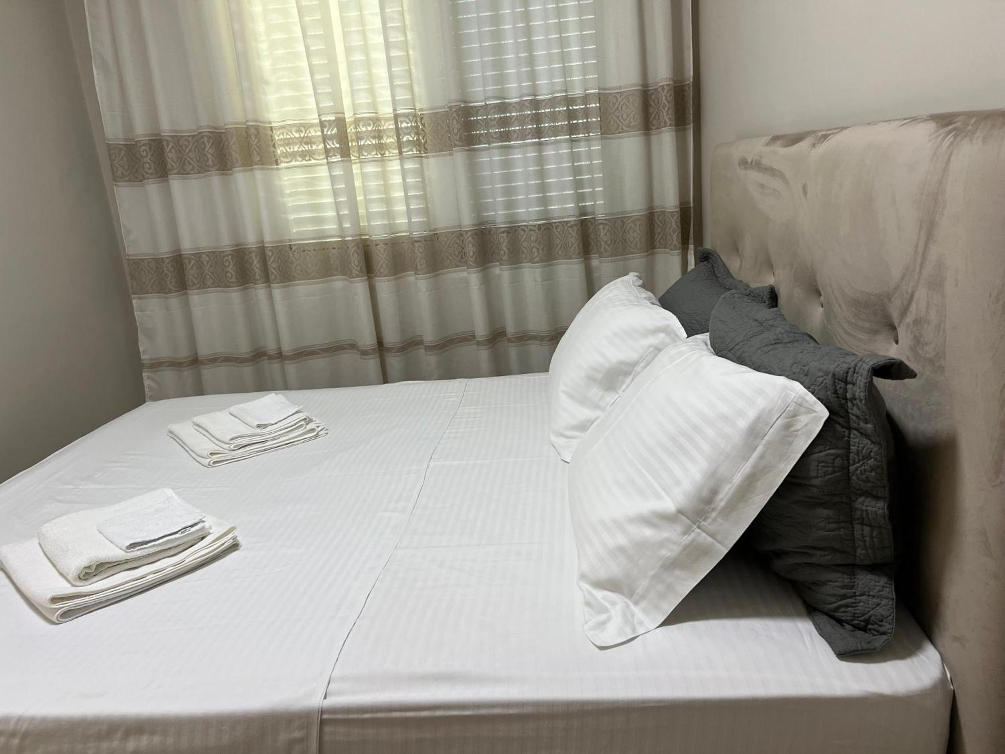 Center View Luxury Apartment Tirana Eksteriør billede
