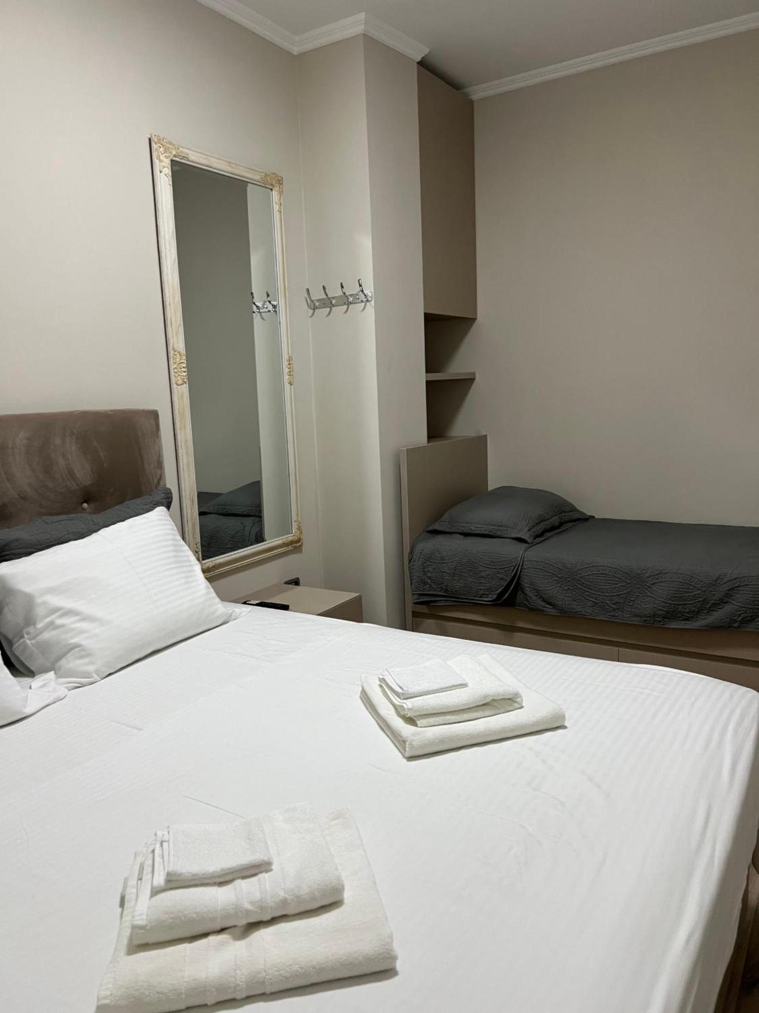 Center View Luxury Apartment Tirana Eksteriør billede
