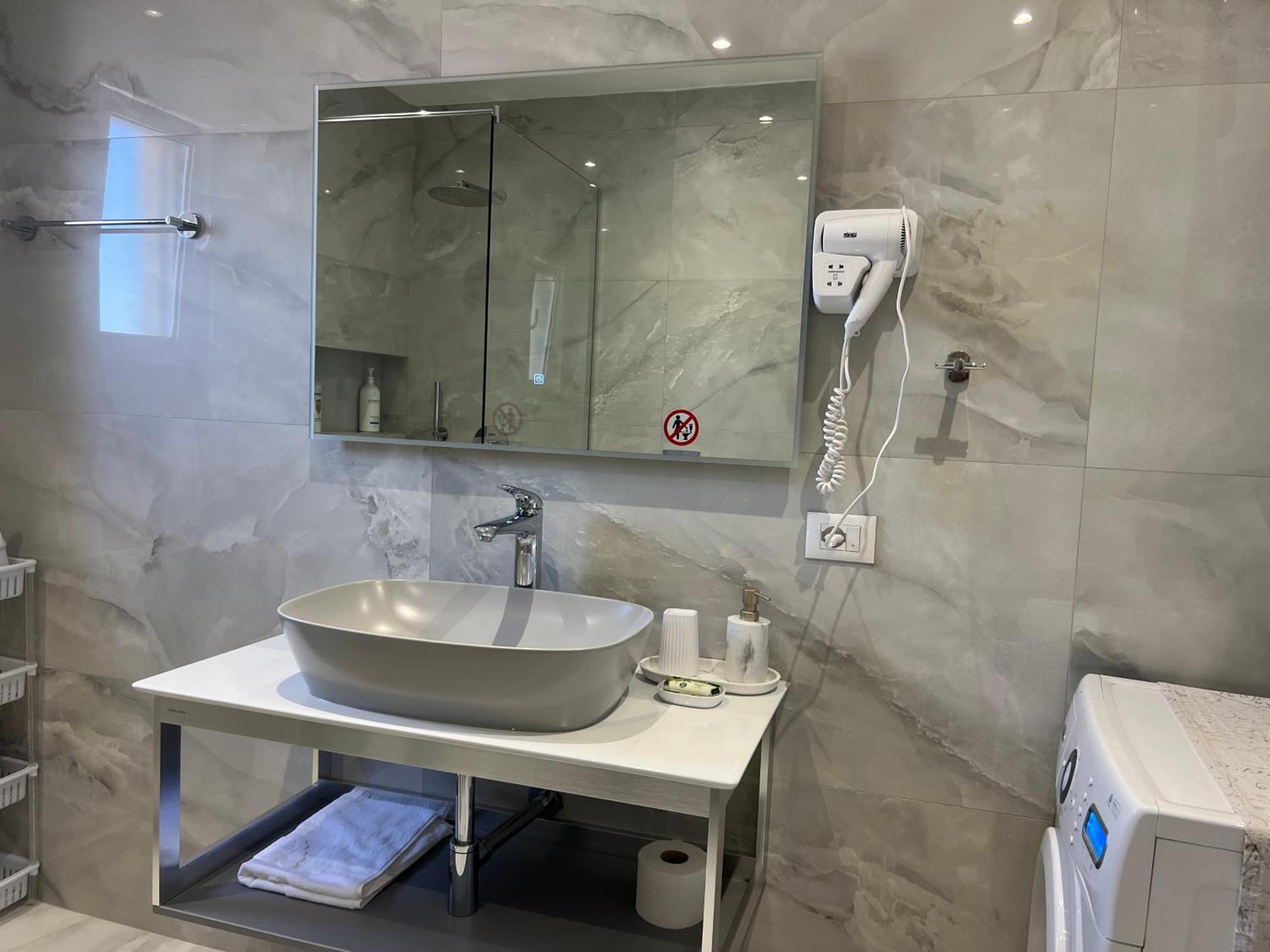 Center View Luxury Apartment Tirana Eksteriør billede
